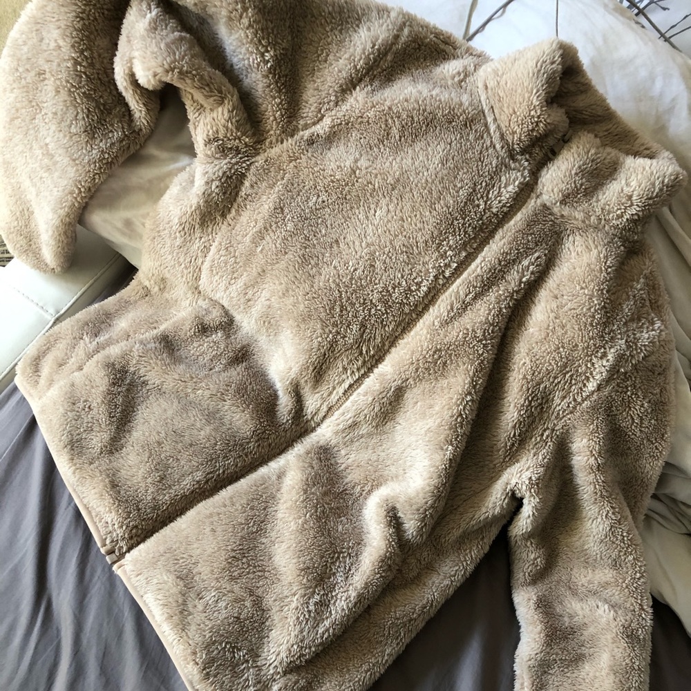 UNIQLO Fuzzy Zip Up Sweater in Beige